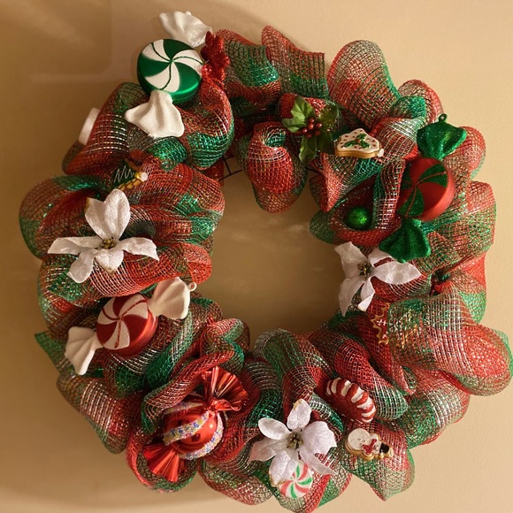 Christmas Plaid Wreath - Picture 3 of 3